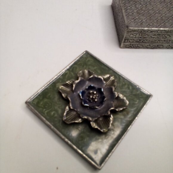 Metal Trinket Box Raised 3D Flower Silver 2.25" - Picture 11 of 11